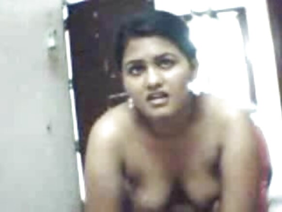 video ya kuvutia ya wanawake wa India katika chumba cha rununu cha hindi