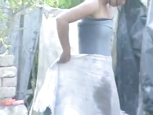 Wow...incredible wanyama movie desi sexy mrembo desi kuoga nje