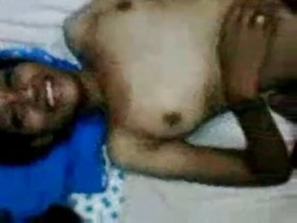 Msichana wa duka kuu la Norte de India wa filamu ya kichekesho yenye rangi ya samawati ya vichekesho Msichana wa Kitelugu yuko tayari kutombana dukani