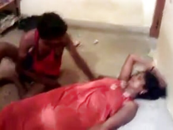 kannada ngono ya kiingereza ya kuvutia mbele ya marafiki