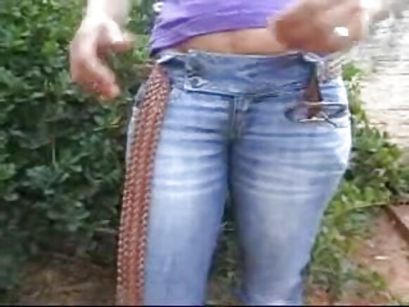Sexy blue wali sexy great ass desi gf outdoor show by sexy gf