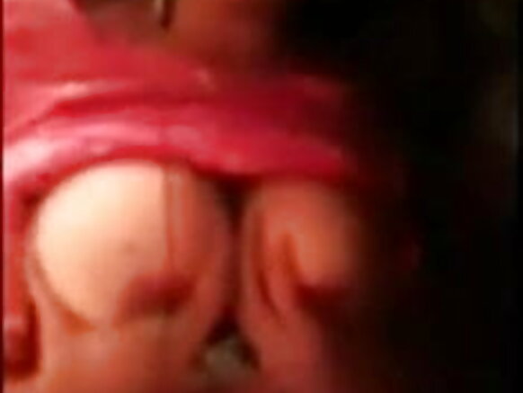 Kijana Sexy Paki anawaonyesha matiti wakubwa kwenye video yake ya ngono ya ngono kwenye skype