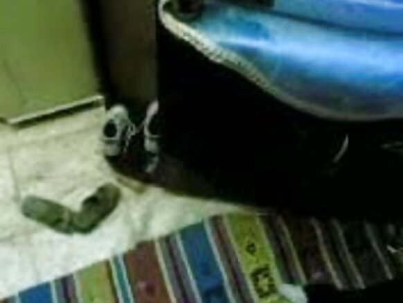 Msichana mkali wa Kiarabu muray akionyesha matumbo ya msichana wake shilpashe filamu ya mapenzi