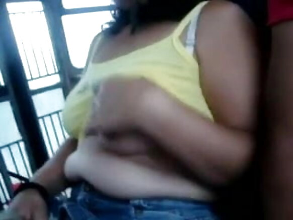 Basi la Umma .. Mara kwa mara .. Matiti ya Umma ya Kihindi Novio Aweka Pussy ya Titi Sexy