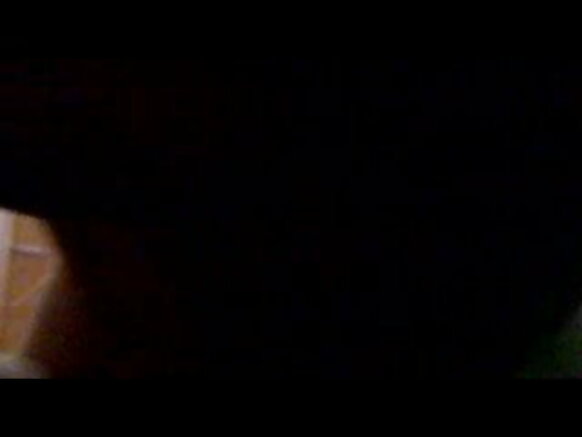 wanandoa wa desi wa bengali wakitaniana kwenye kitanda movie sexy