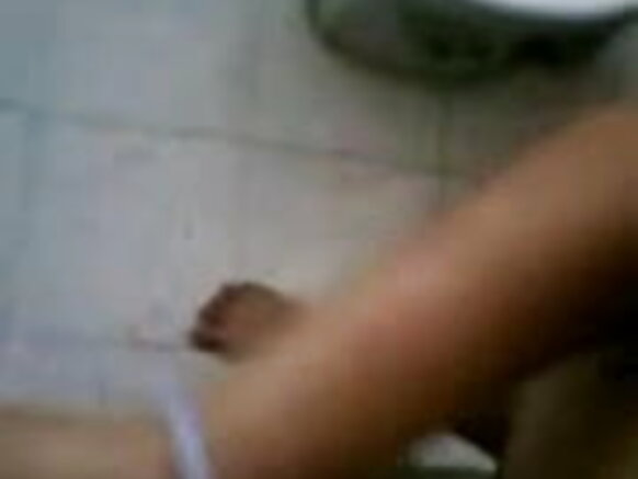 Msichana mrembo mwenye kifua kikuu kutoka kaskazini mwa India alifurahia mchezaji wake wa filamu za mapenzi bf