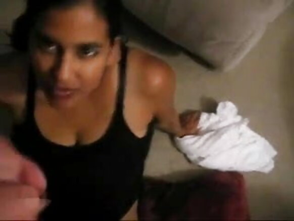 Msichana Desi akimnyonya jogoo mpenzi wake sehemu ya 2 kareena kapoor filamu ya video ya kuvutia sehemu ya 2