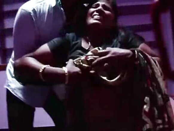 S.Indian Busty Mallu Aunty Diver Massage Pamoja Na Diver Yake Ya Filamu Ya Ngono Ya Sunny Leone
