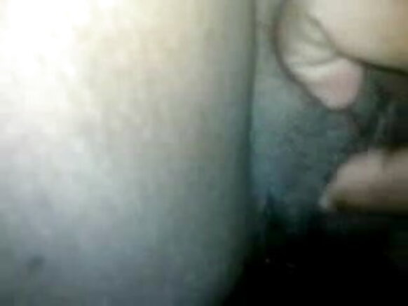 Aunty India akitoa blowjob na kumlawiti mwanadada mrembo wa kihindi