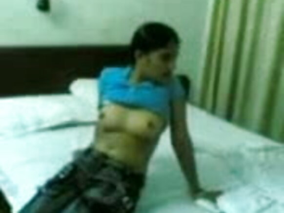 Wasichana wa Mallu wanaonyesha matumbo yao kwa mpenzi wao mtandaoni sinema ya bluu ya kuvutia katika bhojpuri