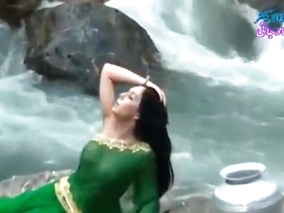 Desi girl sexy movie desi saree wet transparent boobs show..hot