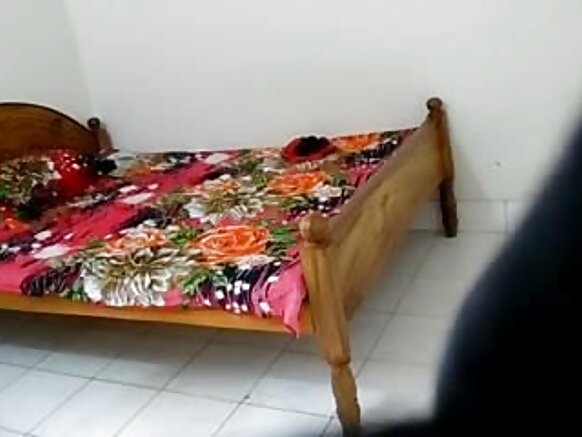 msichana wa desi aliyefichwa desi amefichwa video ya ngono ya kiingereza cam 1
