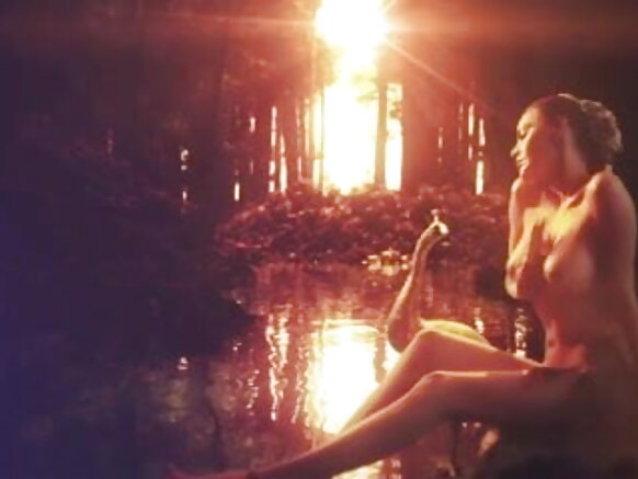 Sinema ya Sherlyn Chopra ya Ngono Mpya Movie ya Kiingereza Topless Kama Sutra 3D
