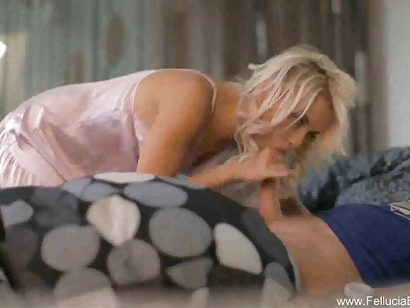 Mkusanyiko wa kuvutia wa MILF za ngono katika video yenye picha ya buluu