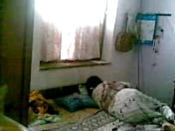 Mke wa Bangla desi akirusha fart peke yake kwa kiingereza house movie ya kuvutia HD 54