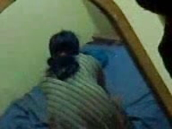 Desi shangazi akiwa na mume sexy hindi film desi aunty senior capture video