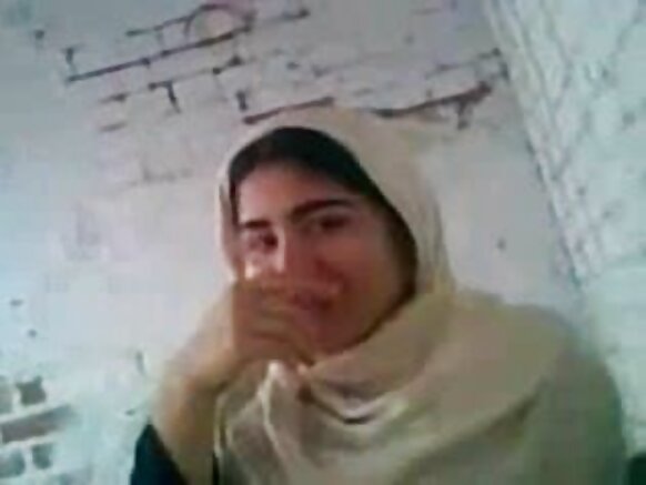 Mke wa Kiarabu wa Hijabi Muislamu Anadanganya na Kumtapeli Jirani Moto Filamu ya Kuvutia