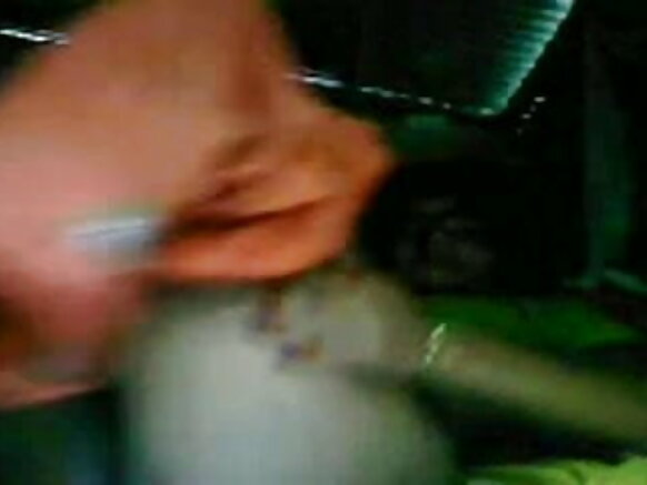 Tazama jinsi mke mpya anaonyesha punda wake katika video ya video ya ngono ya hindi bangla