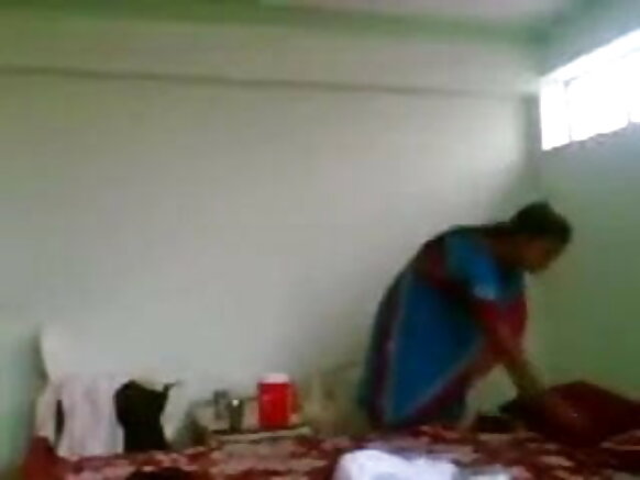 kabisa hollywood video ya mapenzi kweli movie..chudai maid maid india