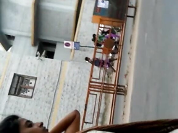 msichana mrembo na mwenye mvuto wa salwar katika kihindi cha video