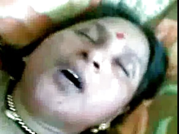 Wanandoa wa kijiji cha Maduro kutoka kaskazini mwa india desi bf wamefungua filamu ya kuvutia ya mapenzi