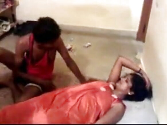India Mke wa Cornudo anafurahia kumlawiti mkewe kwa ajili ya picha ya filamu ya kuvutia ya hindi