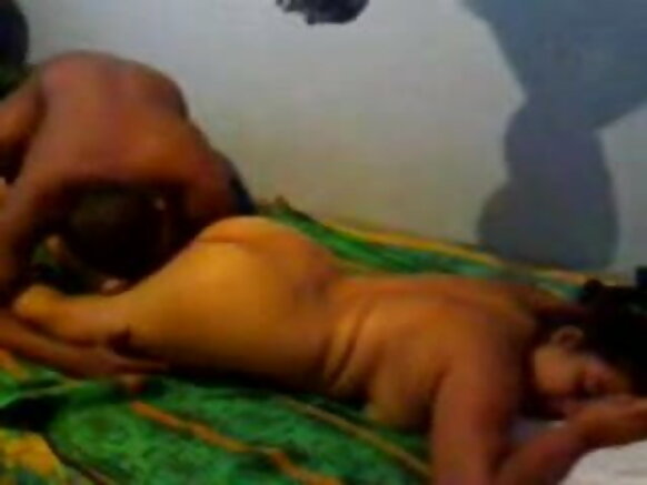 Picha kutoka kwa Southern English Sexy Full Film India Tetona Mallu shangazi anapokea hatua kutoka kwa mchezo wa zamani wa kamari Tetona