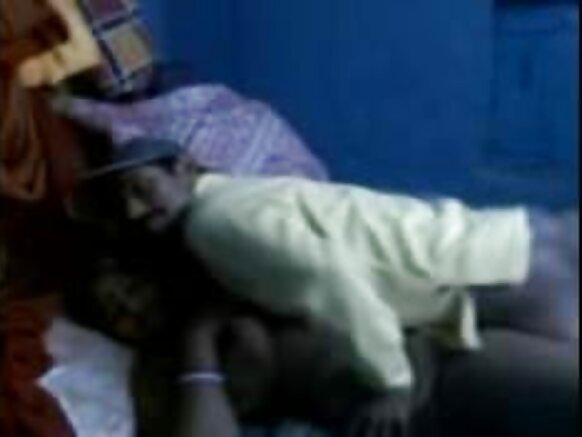 Video ya filamu yenye matiti na ya kuvutia iliyo na matiti na matiti ya Kihindi huku ikitokwa na pussy