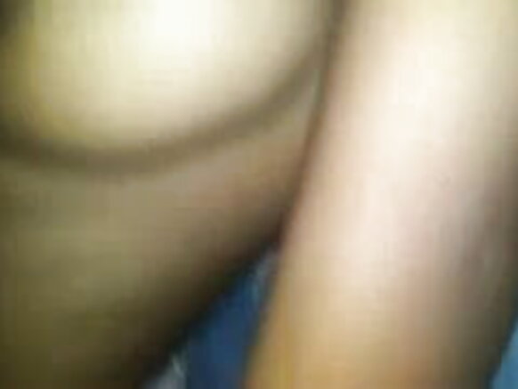 Binti wa Kihindi anabanwa matiti na mpenzi wa bf wa filamu ya kuvutia ya hindi