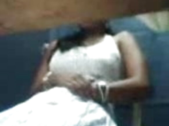 Msichana wa Kihindi apiga punyeto katika filamu ya kihindi ya video ya kuvutia ya HD ya mtandaoni Kahawa ya Kihindi