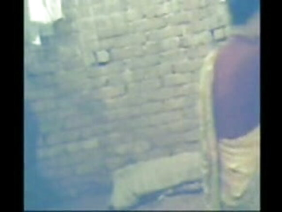 Desi shangazi alichanganyikiwa na jirani aunty bollywood video ya kuvutia chudai movie