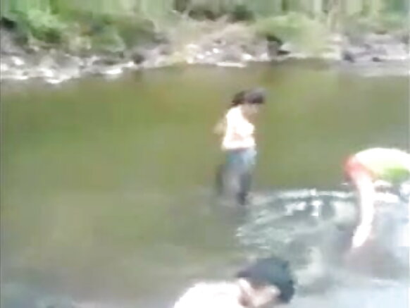 india sexy old movie girl in the river akiwa na mpenzi wake