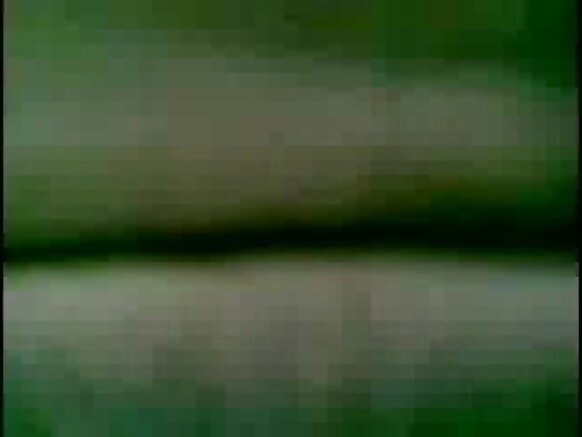 Matumbo makubwa ya shangazi wa Kihindi aliyonyonywa na jirani katika video ya filamu ya kuvutia ya bhojpuri