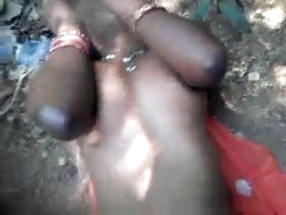 Msichana wa desi Kusini ampa mpenzi wake blowjob kwenye picha ya madrasi sexy one desi