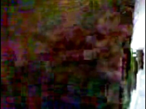 Desi MILF anaonyesha kitako chake katika video nzuri ya filamu ya ngono