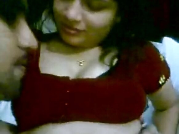 Mallu girl anapenda kumnyonya mpenzi wake wa kiume wa filamu za mapenzi