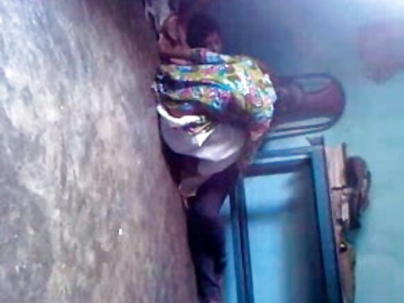 Wanandoa wa Desi walinaswa wakifanya ngono kama filamu ya filamu ya ngono iliyofichwa na kamera