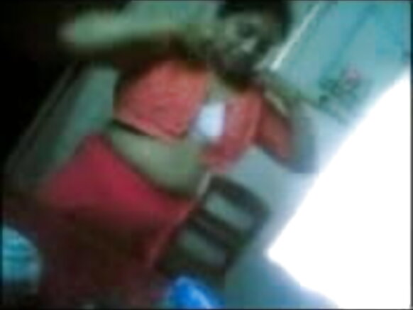 Shangazi India Busty ampa mteja wake wa Kihindi pigo, anamtania