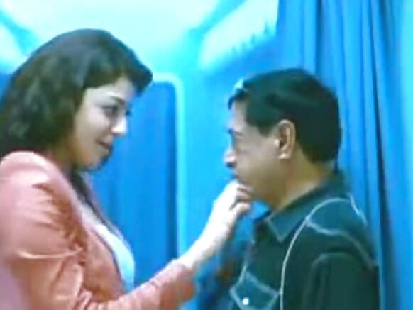Klipu isiyoonekana iliyo na kajal agarwal busu moto wa kiume filamu ya zamani ya kuvutia imeondolewa