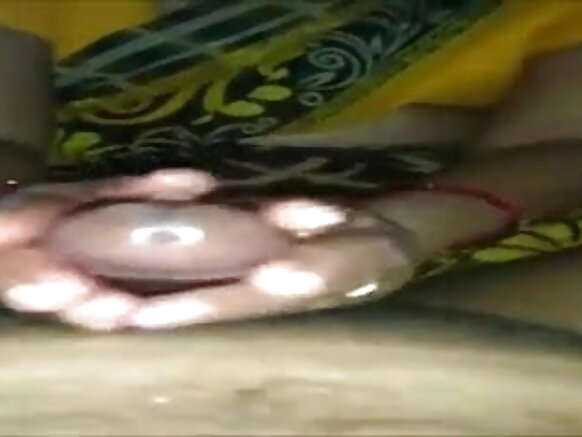 Bhabhi anamtania Bhabhi huku akifanya massage na cockpipe ya Kinepali kamili iliyopakiwa