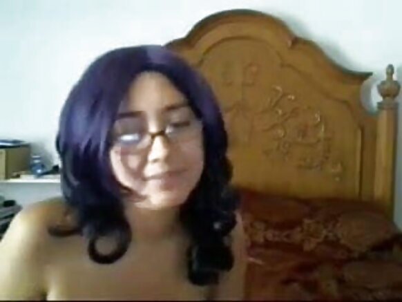 Mrembo Madhuri Dixit asiye na kilele mwenye miwani kwenye kamera ya wavuti - Cutie Hotcamgirls