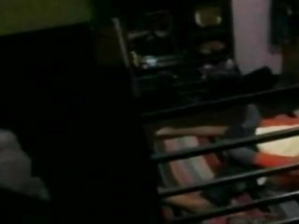 India bf video film sexy hindi alinasa mpenzi wake kwa kamera fiche nyumbani