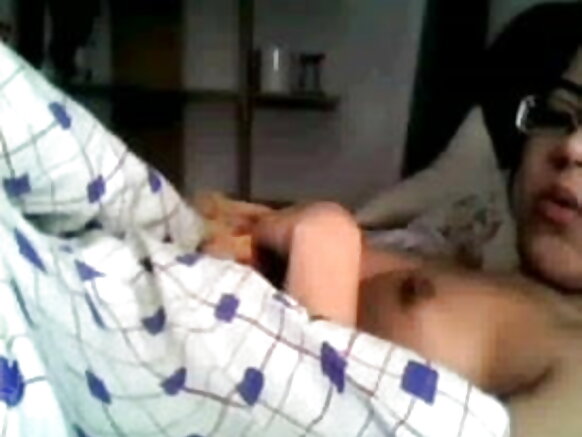 Maria aonyesha mwili wake uchi kwa mpenzi wake mchumba video wa filamu ya blue