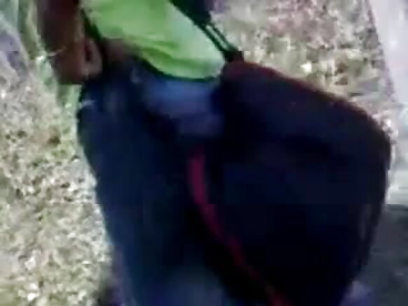 Kahaba wa Desi alijitosa nje na kuuliza asimtoboe punda, akalazwa nje dangi picha ya video ya kuvutia hd