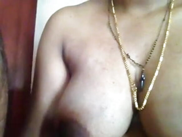 Mke wa Kihindi Mke wa India aonyesha boobs kubwa katika video yake ya video ya ngono ya kihindi