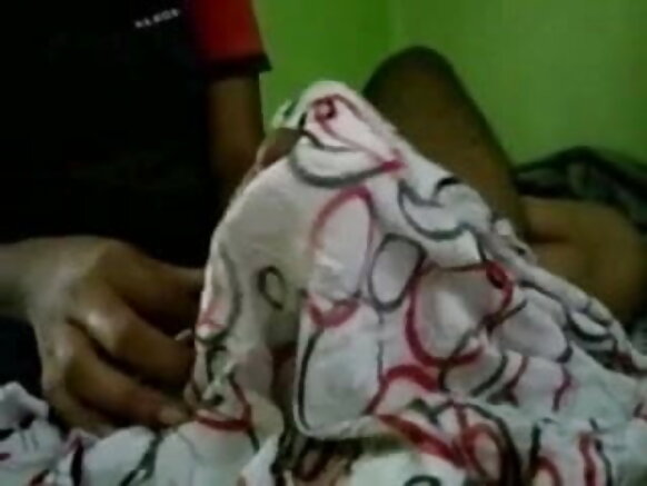 Picha ya punyeto ya wanandoa wa Kihindi kwa wanandoa